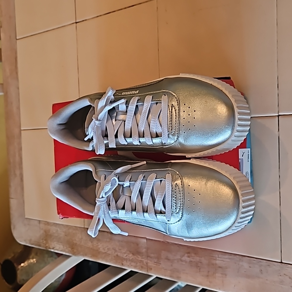 Womens Puma Carina Metallic 8.5